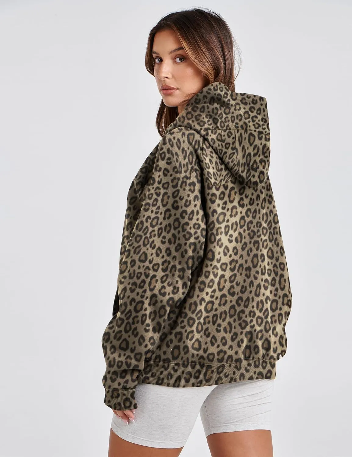Ythomm Womens Cheetah Print Hoodie Oversized Leopard Graphic Fleece Hooded Sweatshirts Long Sleeve Pullover Tops With Pocket